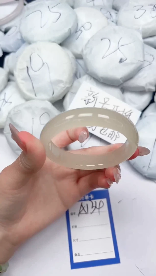 未镶嵌手镯石英质玉A134/61