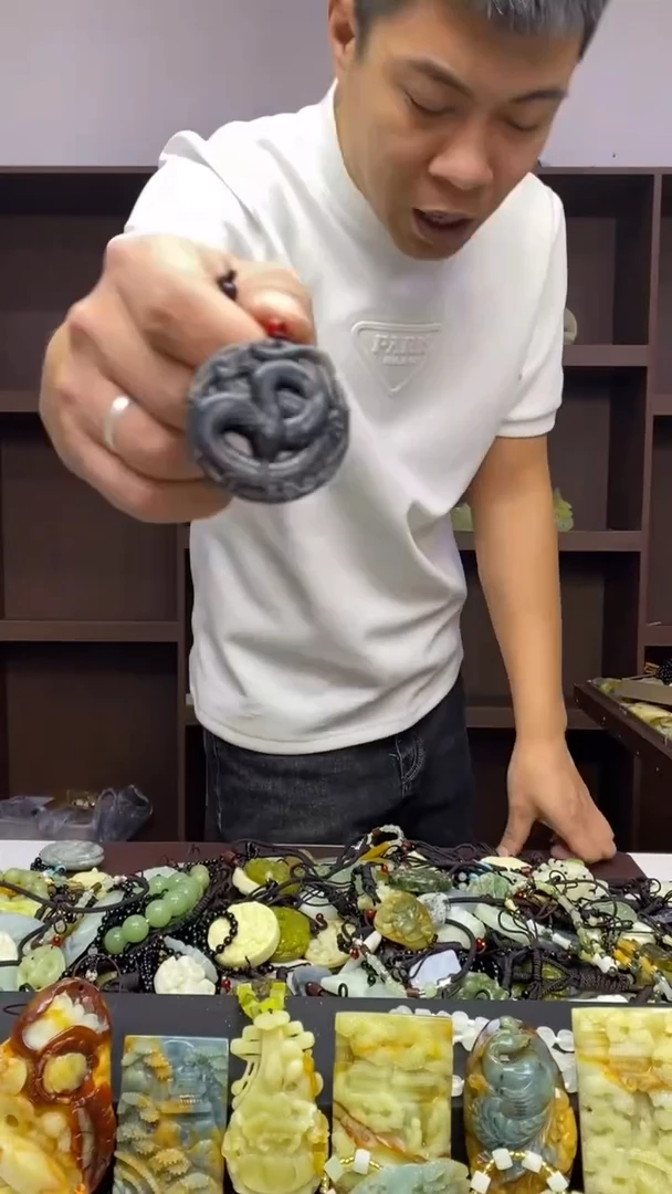 未镶嵌岫玉挂件