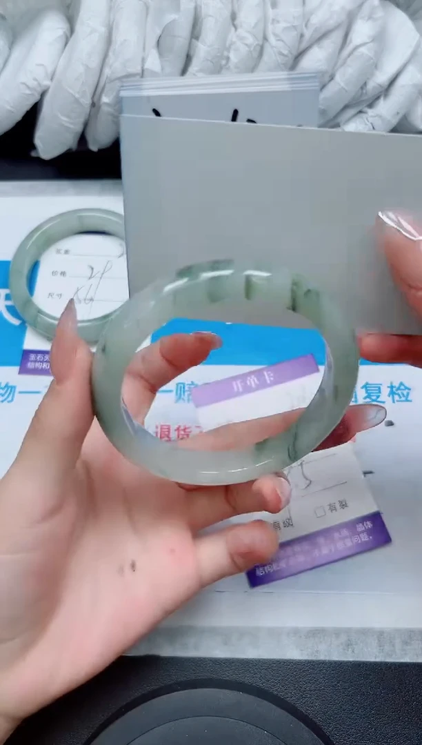 【闪购商品】石英质玉手镯未镶嵌203