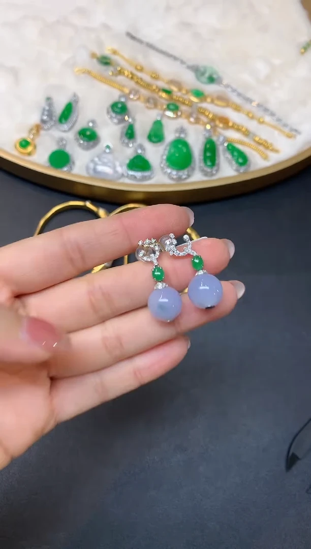 18K金镶嵌翡翠耳饰W3|8800