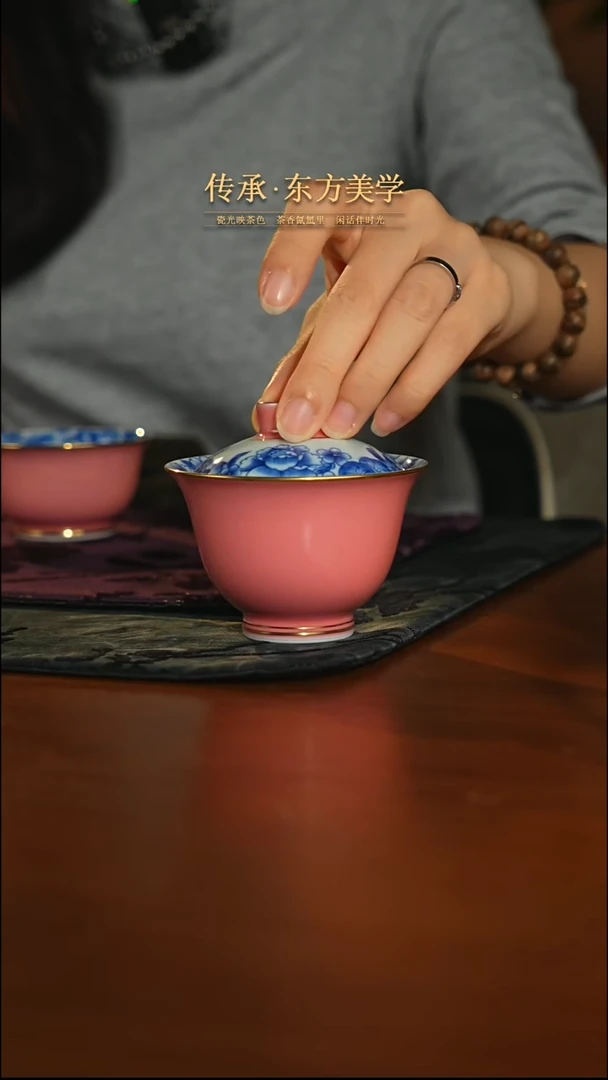 瓷片万花蝴蝶盖碗