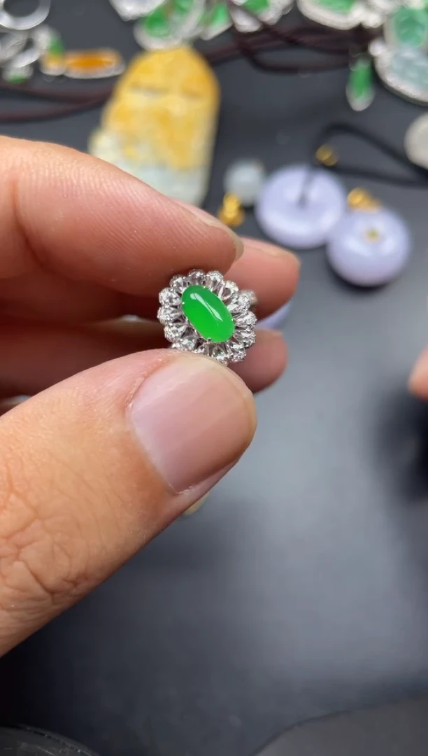 翡翠18K金镶嵌颈饰金木寄售不退换