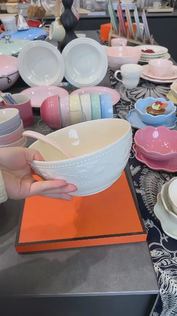 【闪购商品】瓷浮雕草莓陶瓷大汤碗8英寸-奶油白