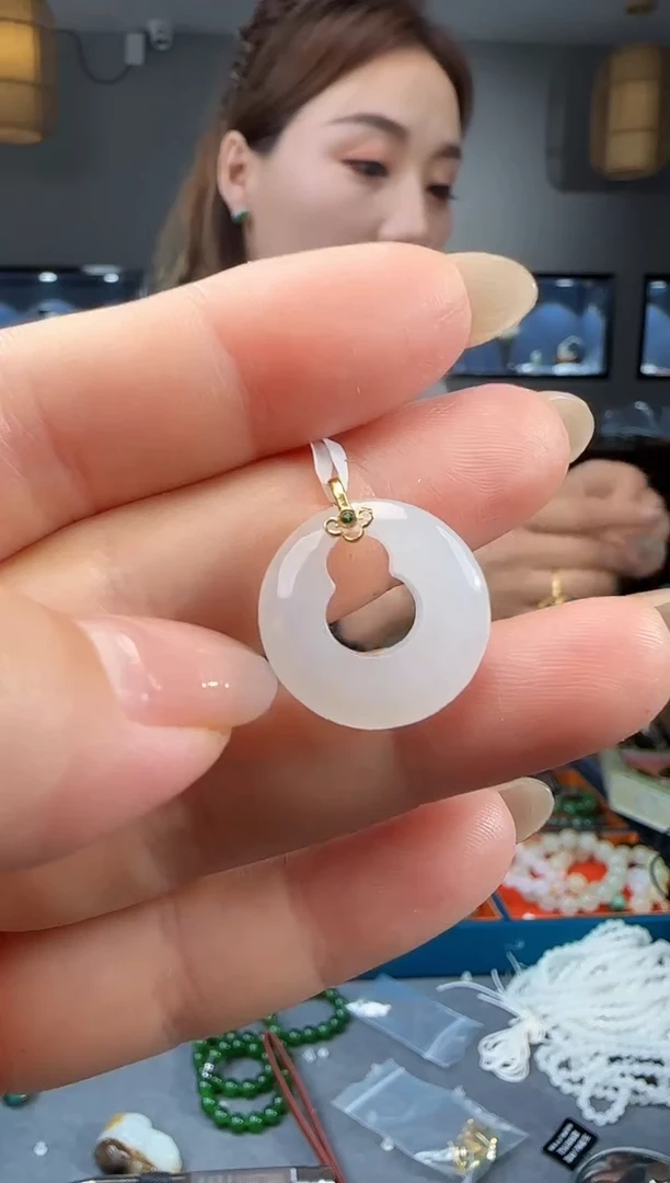 和田玉18K金镶嵌吊坠(不含链)1