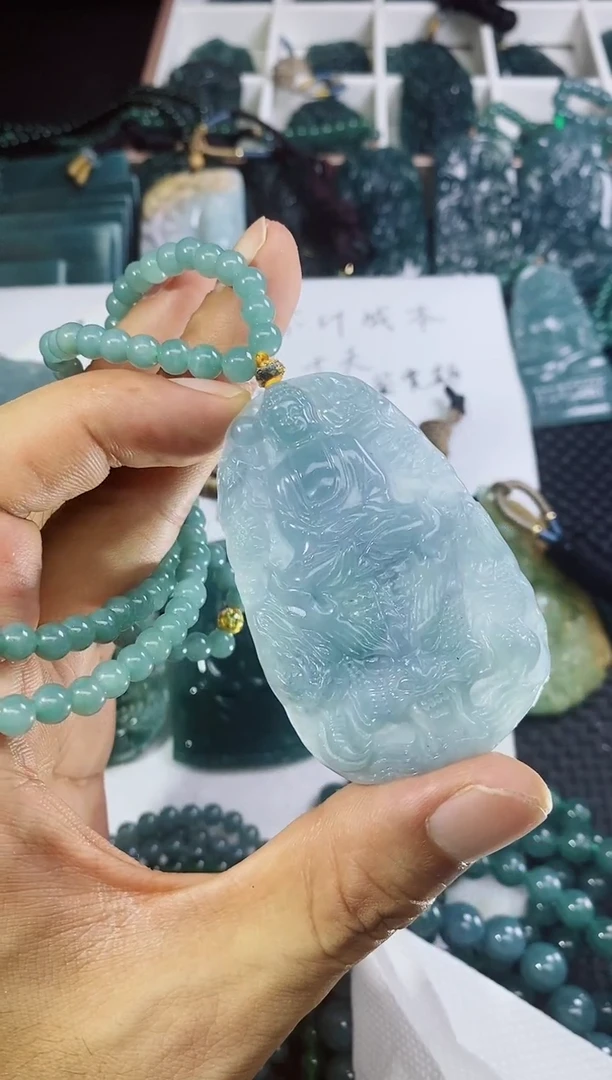 翡翠未镶嵌颈饰