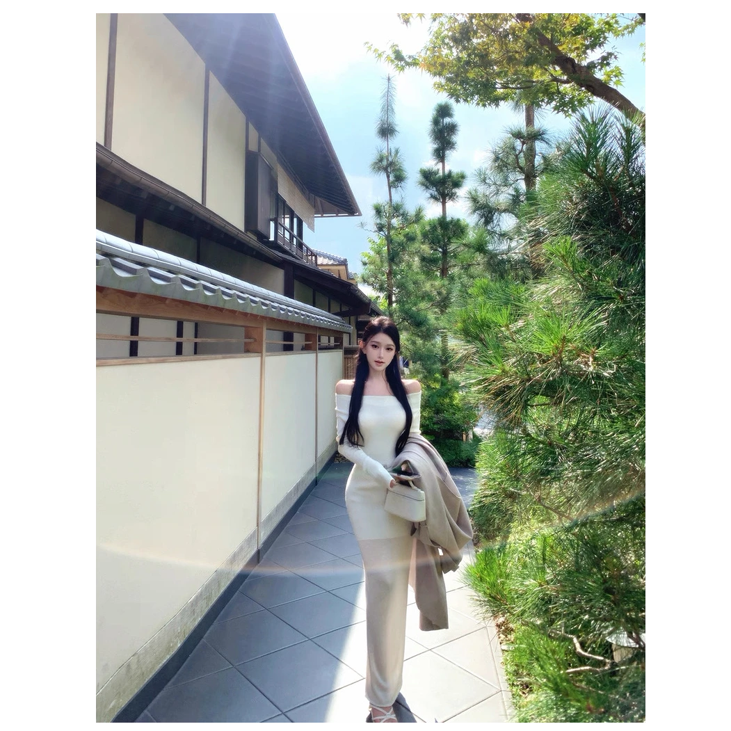 一字肩米色长袖针织连衣裙女秋冬拼接鱼尾裙纯欲修身裙子包臀长裙