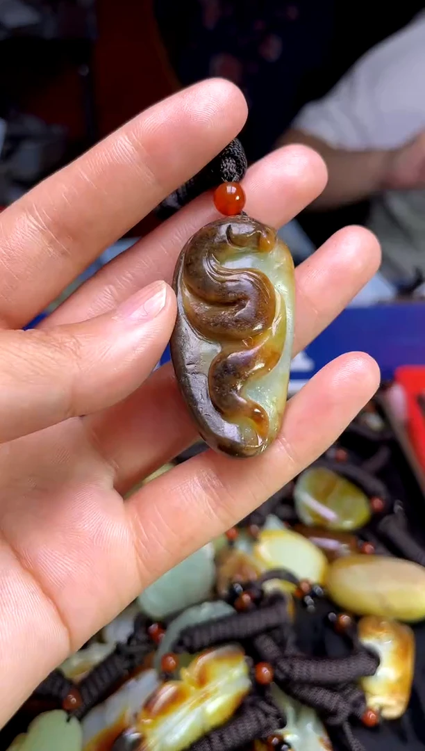 和田玉未镶嵌颈饰1