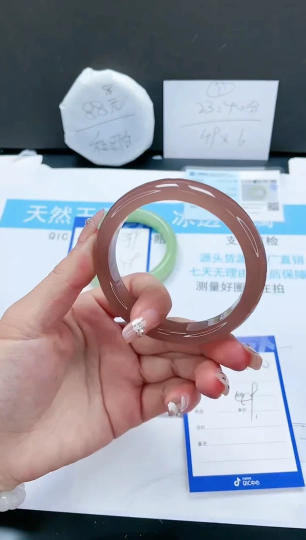 【闪购商品】石英质玉手镯未镶嵌400-62.2