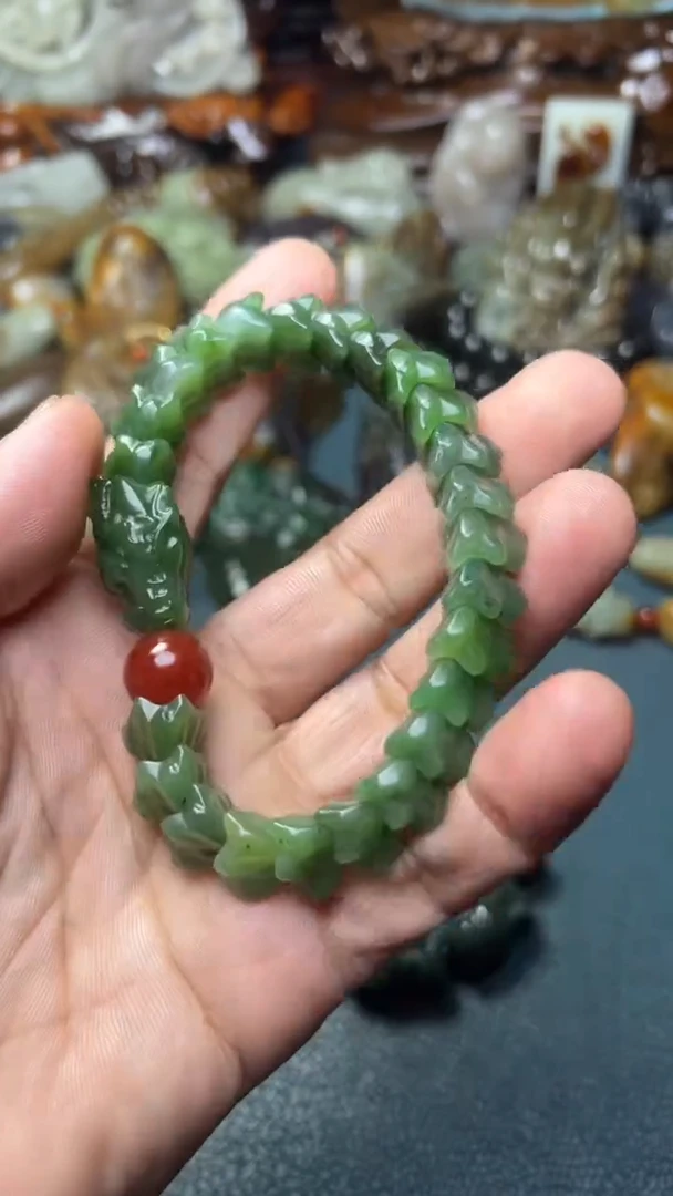 未镶嵌和田玉把件-