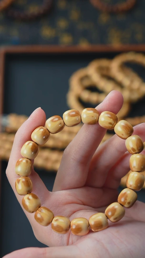 手串紫金鼠花皮油核老型10+        10862