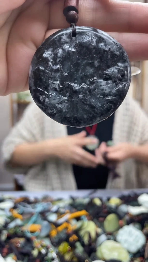 未镶嵌岫玉吊坠`