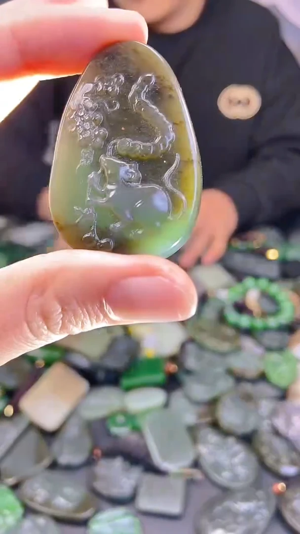 颈饰未镶嵌和田玉1