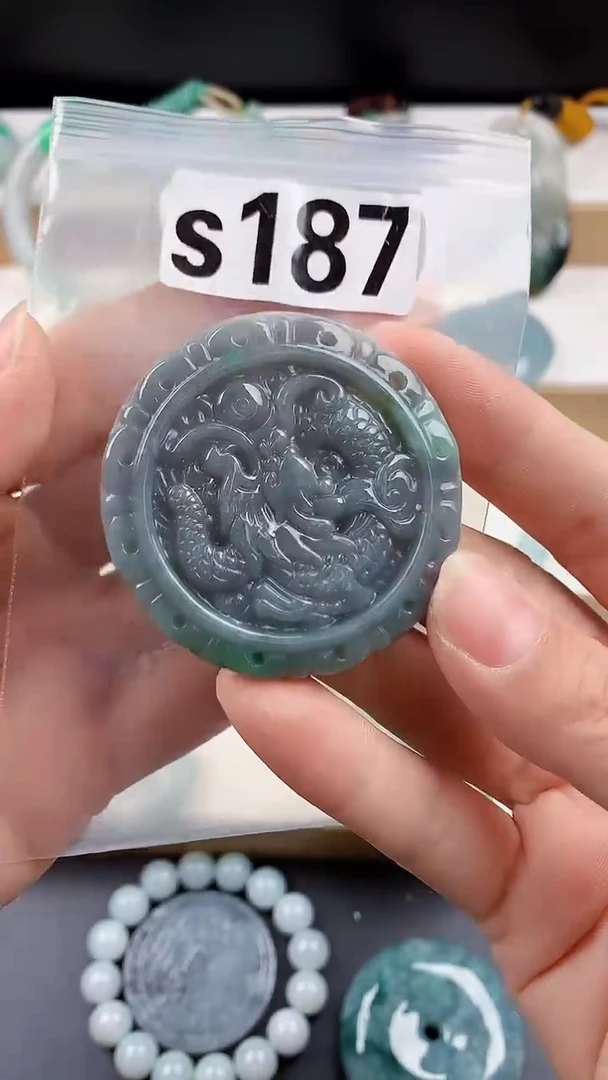 颈饰未镶嵌翡翠天然翡翠吊坠挂件