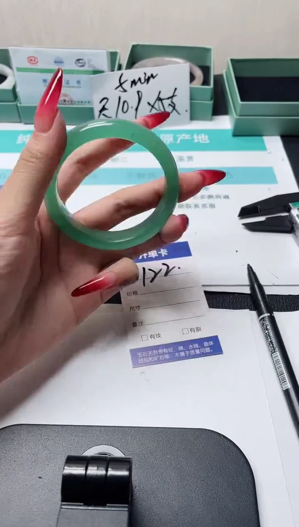 未镶嵌手镯石英质玉122-56