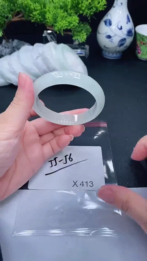 未镶嵌手镯翡翠413