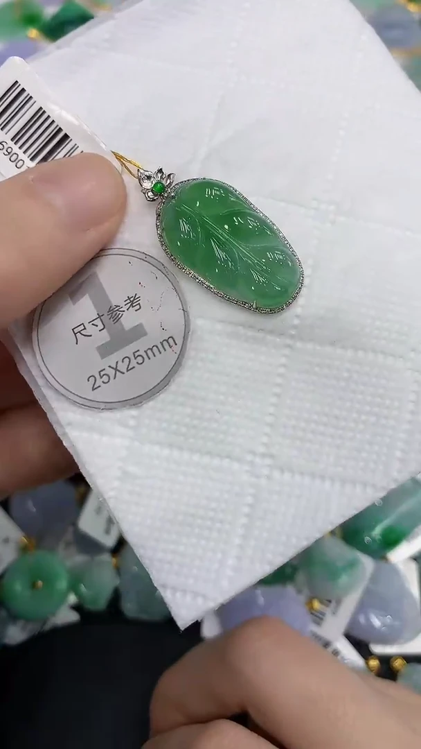 颈饰18K金镶嵌翡翠a货支持复检百元以上9元证书费自理