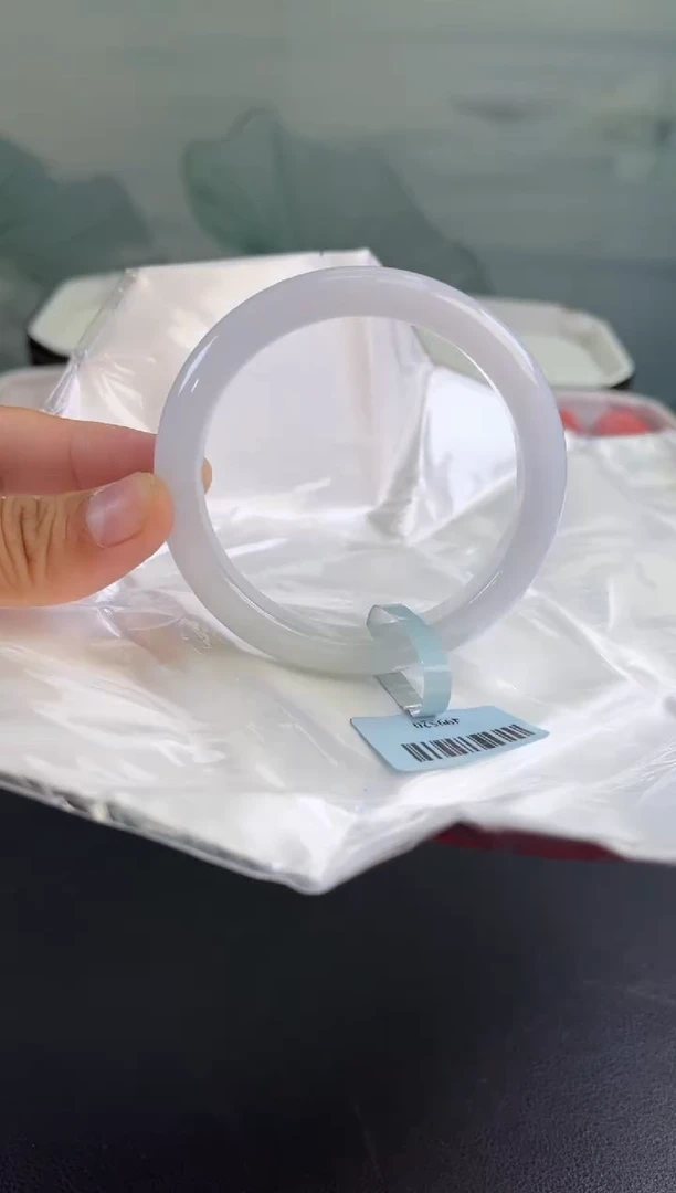 翡翠手镯未镶嵌翡翠手镯4