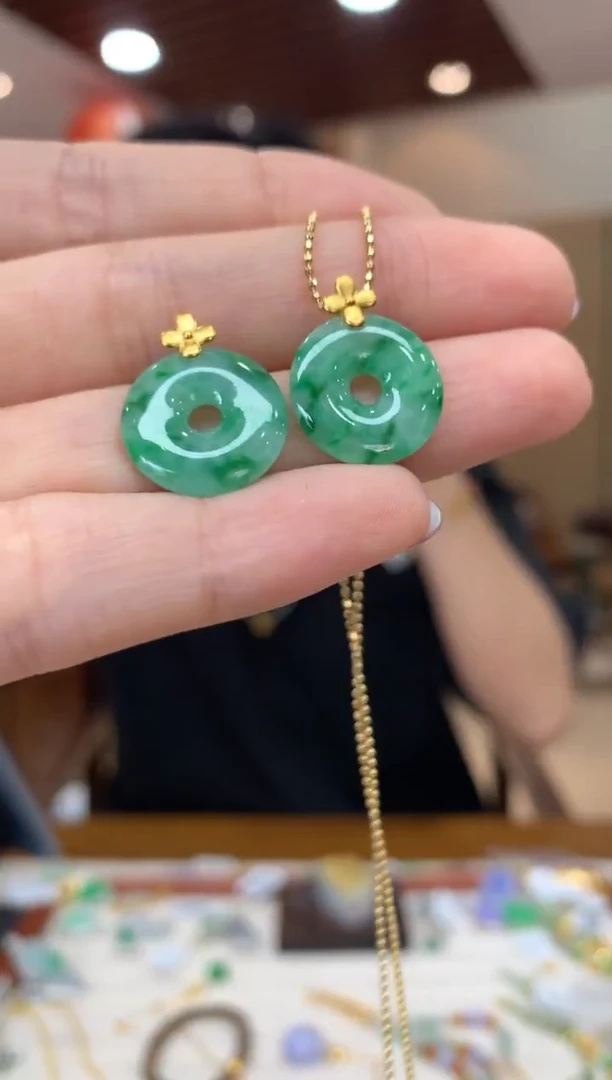 吊坠(不含链)18K金镶嵌翡翠平安扣多样性发货1件