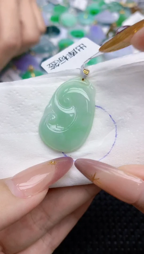 翡翠18K金镶嵌颈饰   天然翡翠A货  百元以上9米证书费自理