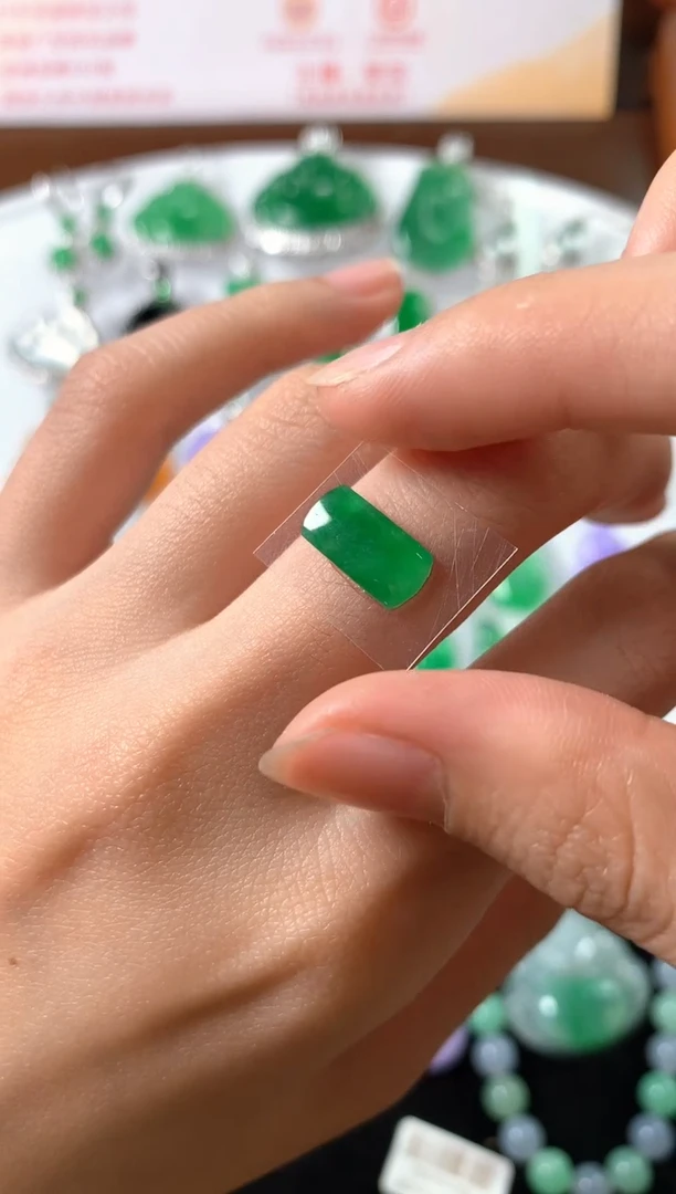 未镶嵌定制翡翠裸石（定制镶嵌）