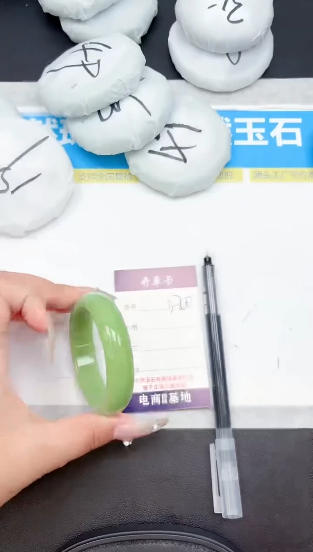 未镶嵌手镯石英质玉320-52.3