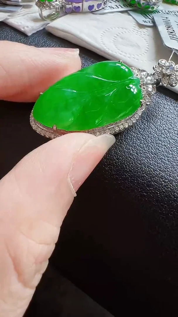 颈饰未镶嵌翡翠叶子