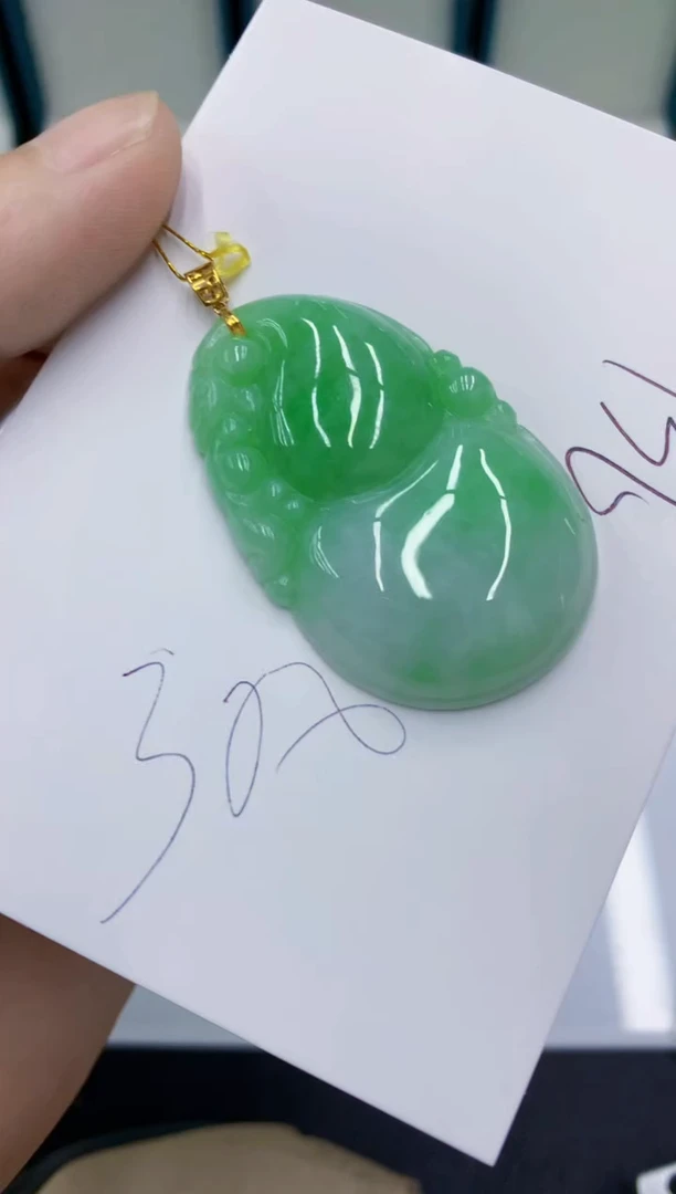 颈饰18K金镶嵌翡翠翡翠