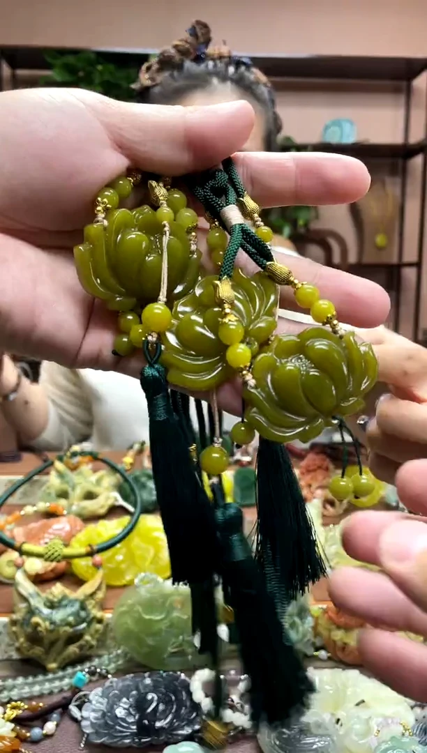 未镶嵌岫玉吊坠多样性发货发其中之一