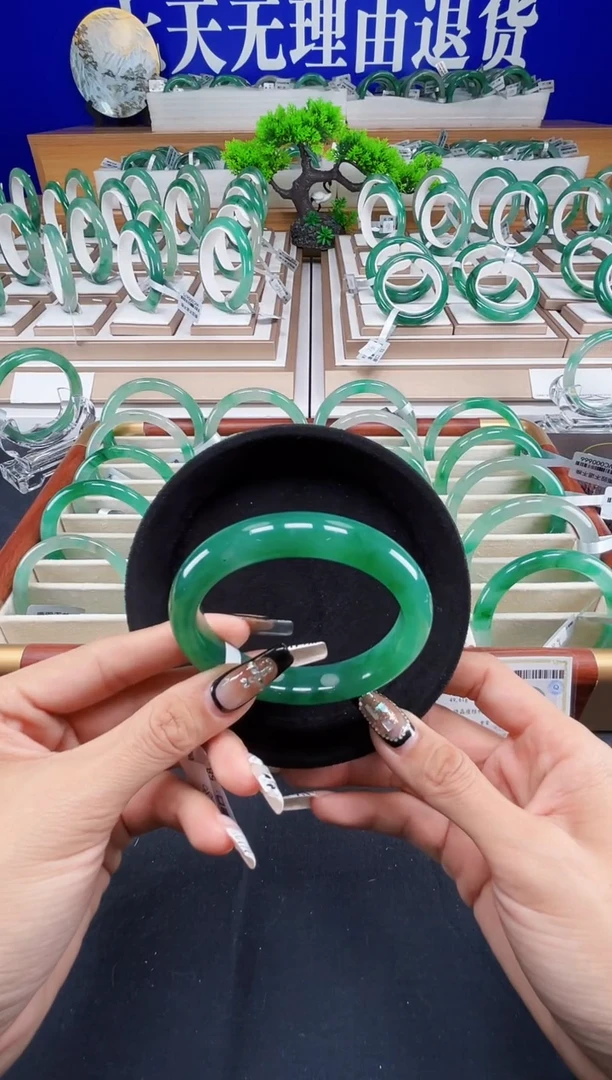 未镶嵌手镯石英质玉（非洲翠）圈口58