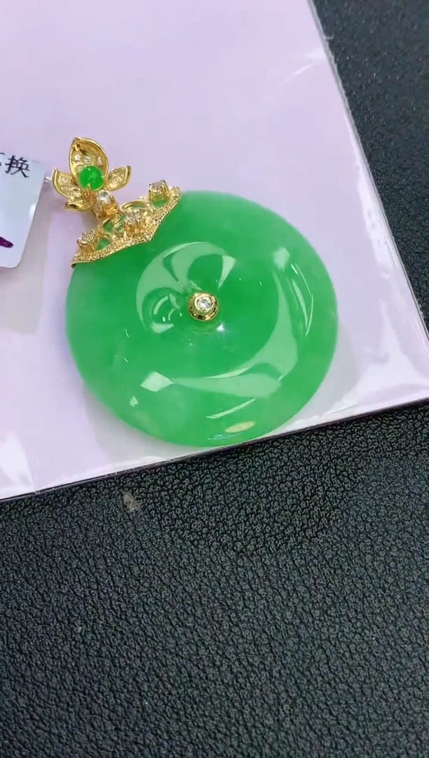 颈饰18K金镶嵌翡翠赠礼盒证书 麦麦