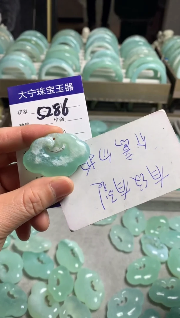 【闪购商品】蛇纹石玉颈饰未镶嵌5286