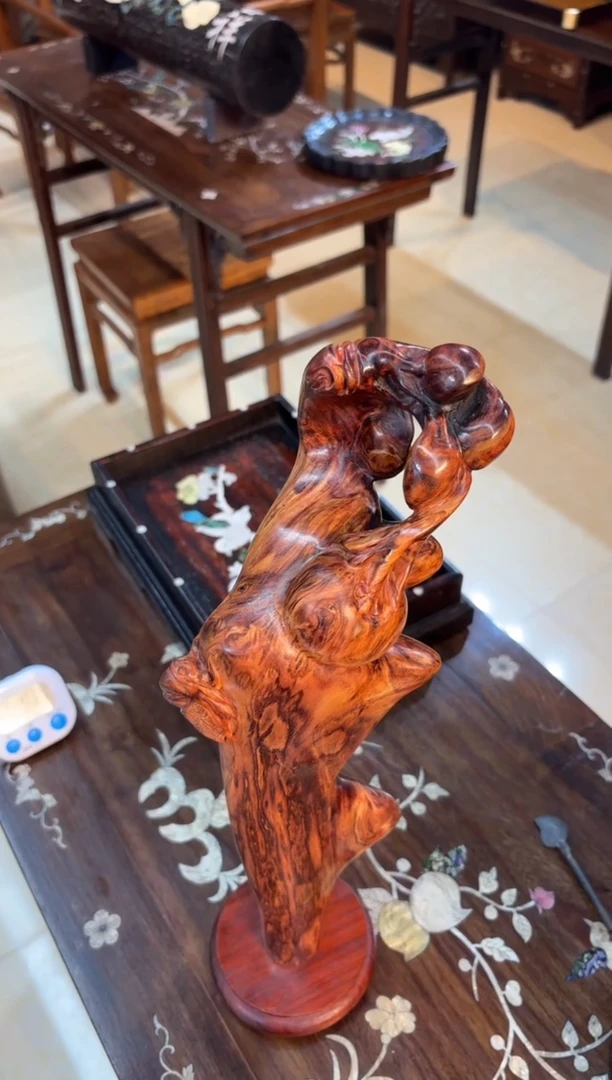 l****?黄花梨摆件木