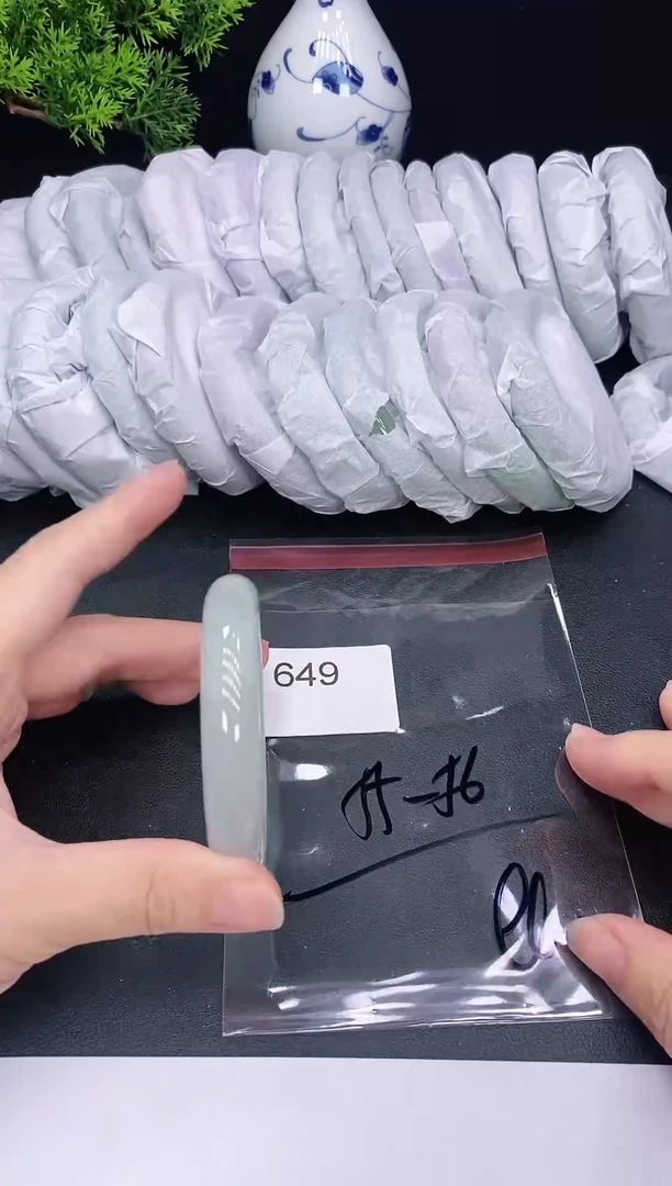 未镶嵌手镯翡翠649