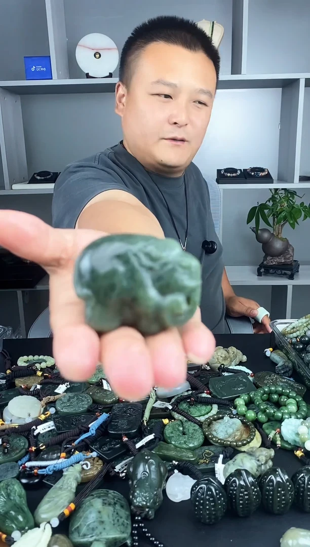 和田玉未镶嵌颈饰1