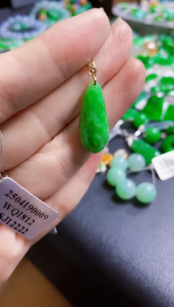 定制翡翠18K金镶嵌吊坠