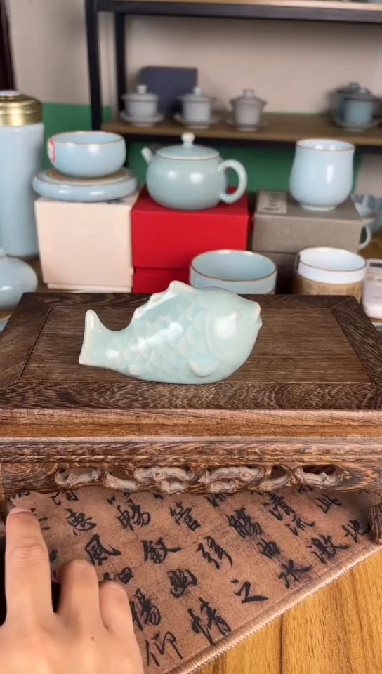 杯仿古釉小鱼茶宠开片