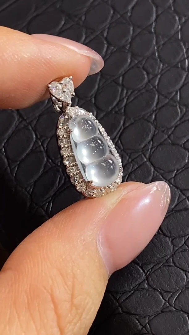 颈饰18K金镶嵌翡翠收到货48小时鉴赏期（超时不退不换）