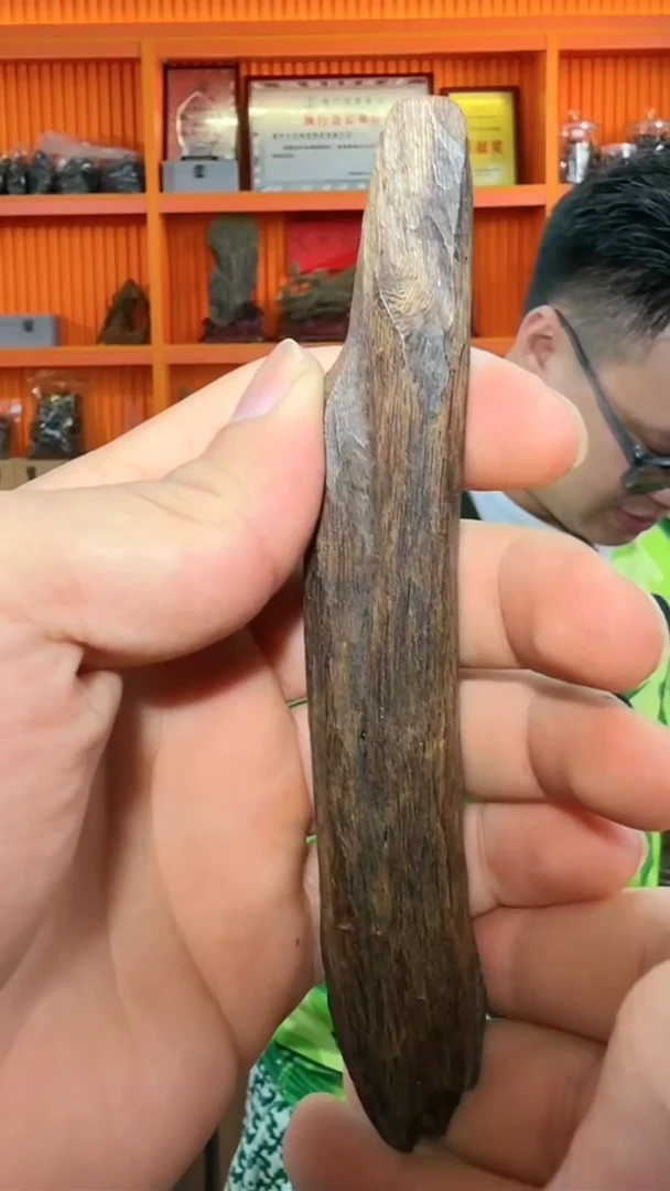 沉香手把件384号树心油多样性发一