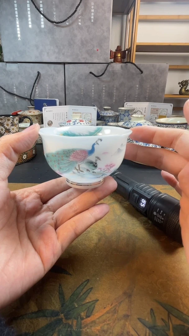 璞玉瓷花口杯孔雀图案