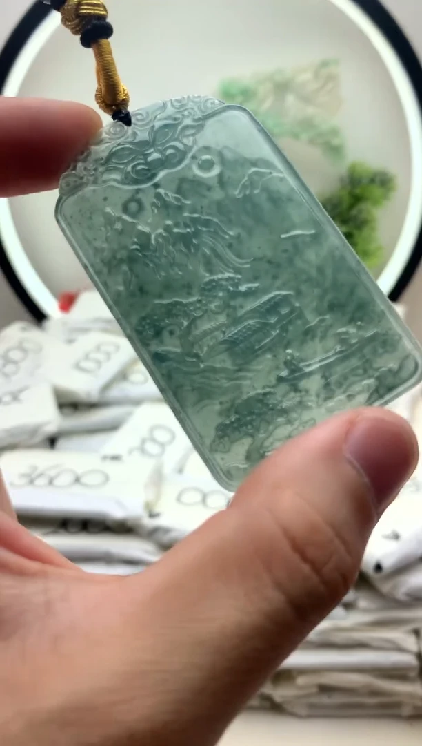 颈饰未镶嵌翡翠山水牌