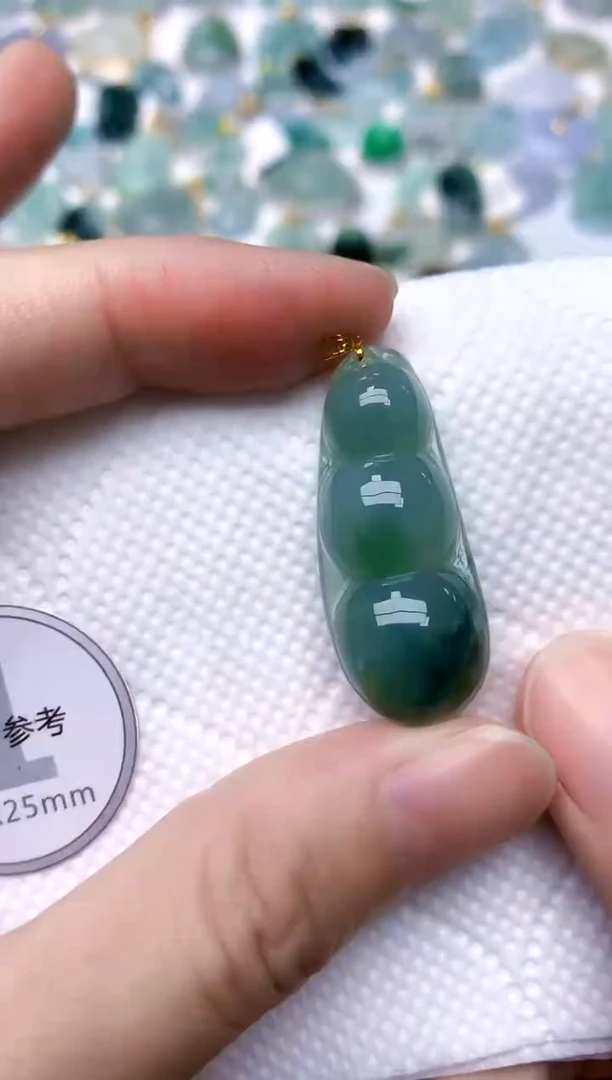 颈饰18K金镶嵌翡翠天然A货翡翠