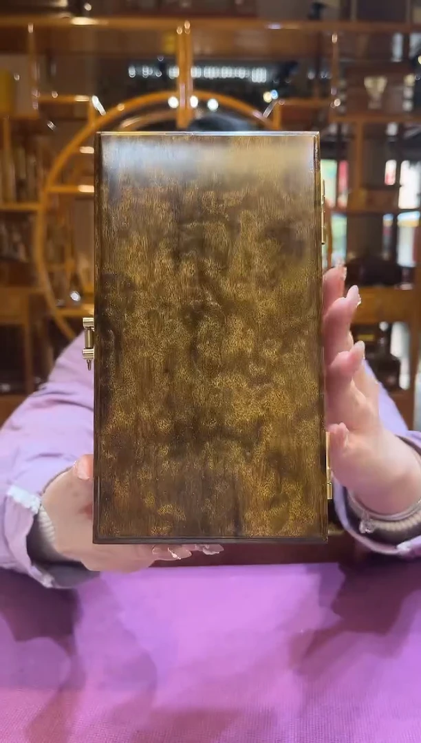 阴沉木小叶文玩盒18公分