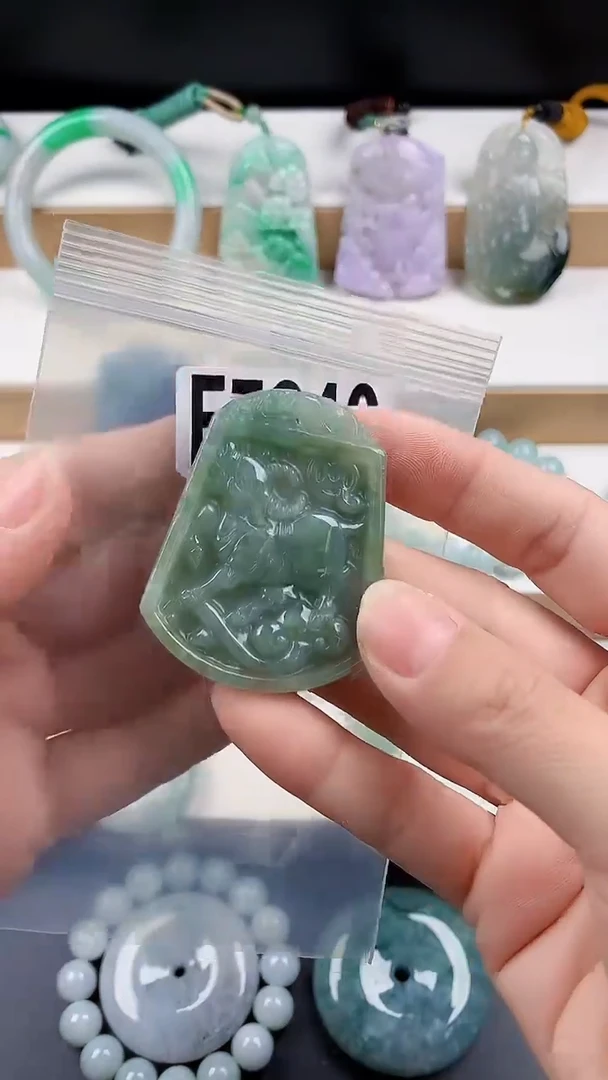 颈饰未镶嵌翡翠天然翡翠吊坠挂件