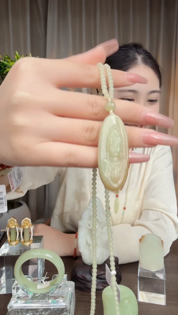 未镶嵌和田玉挂件闪购 糖黄观音牌51*21