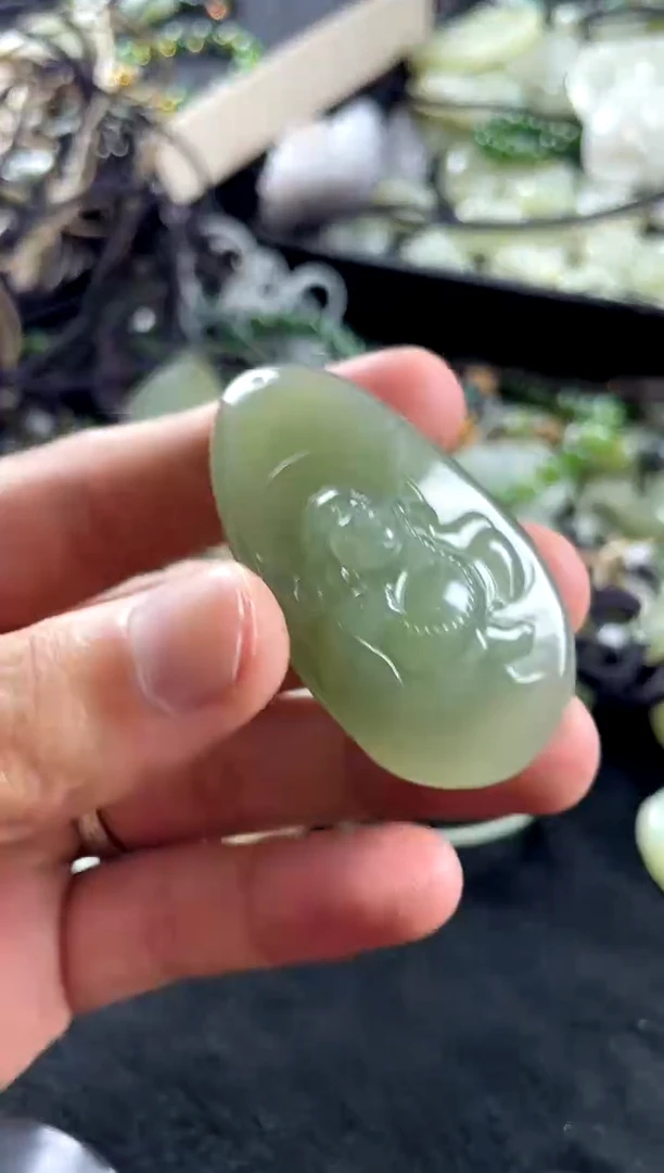 和田玉未镶嵌颈饰佛公微棉