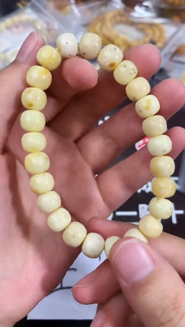 蜜蜡未镶嵌珠宝奇石50