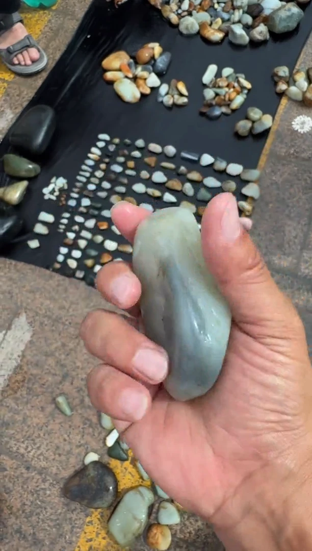 未镶嵌和田玉（糖玉）挂件和田玉