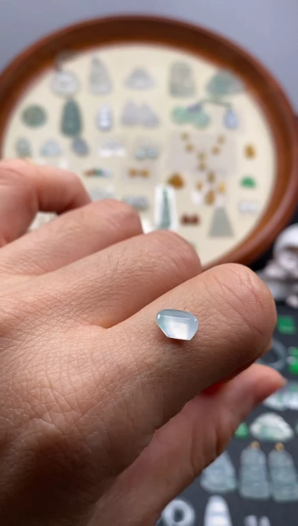 颈饰未镶嵌翡翠冰随形/芬