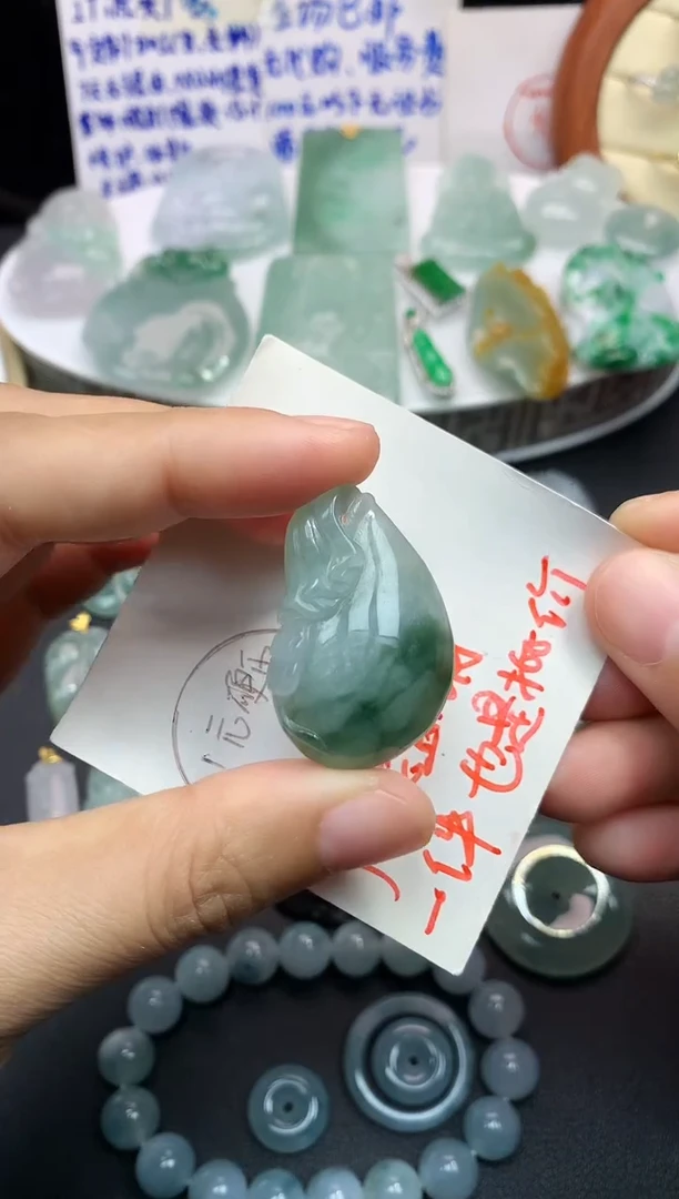 颈饰未镶嵌翡翠吊坠