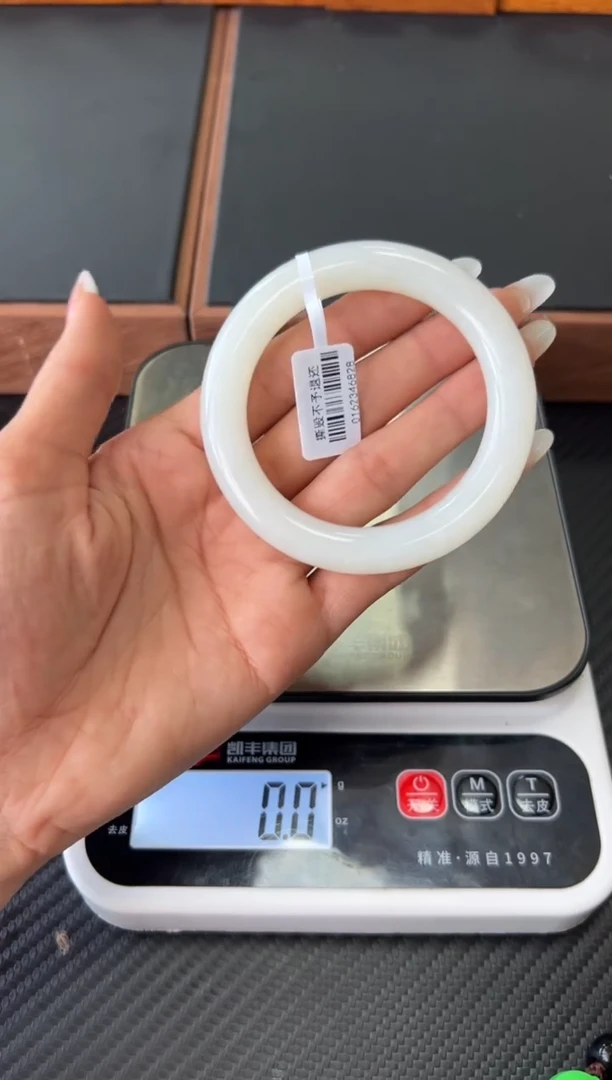 未镶嵌手镯和田玉且末金山微色差56+MJ